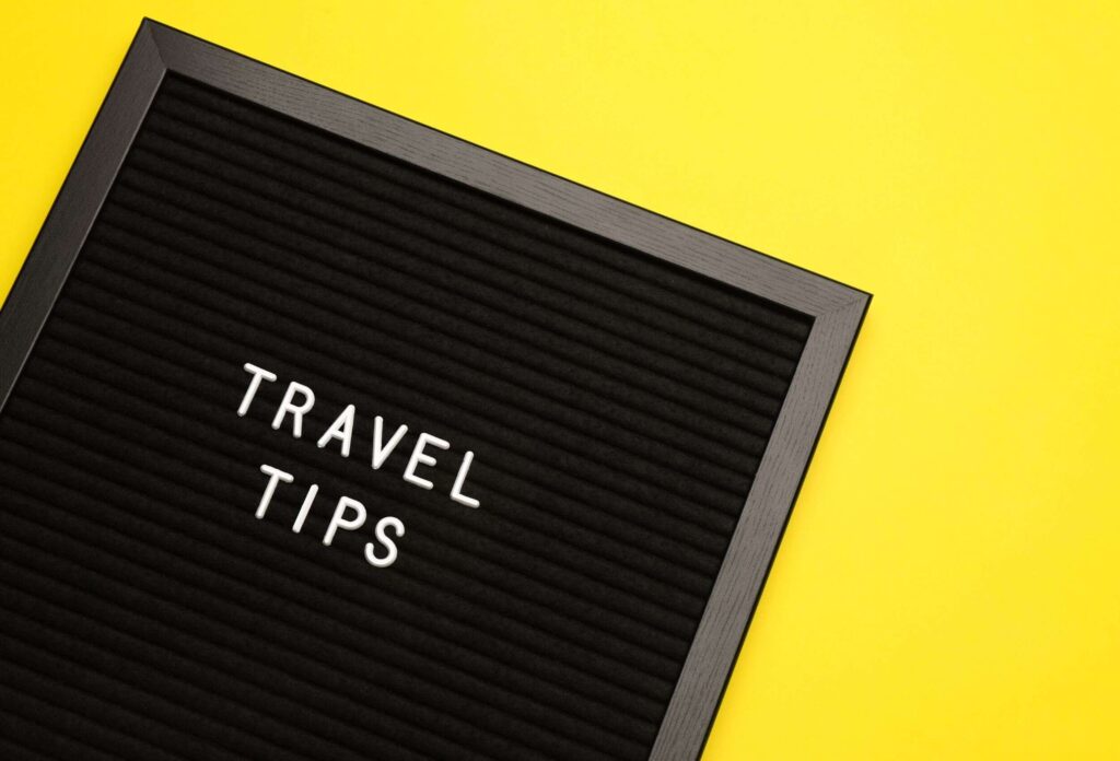 a picture of a picture frame on a yellow background with a black background and it says "travel tips" in white letters